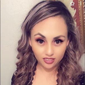 Meet your Posher, Alejandra